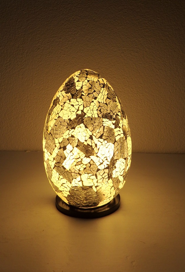 Stolní lampa bílá - černá EGG, 30 cm, ruční práce