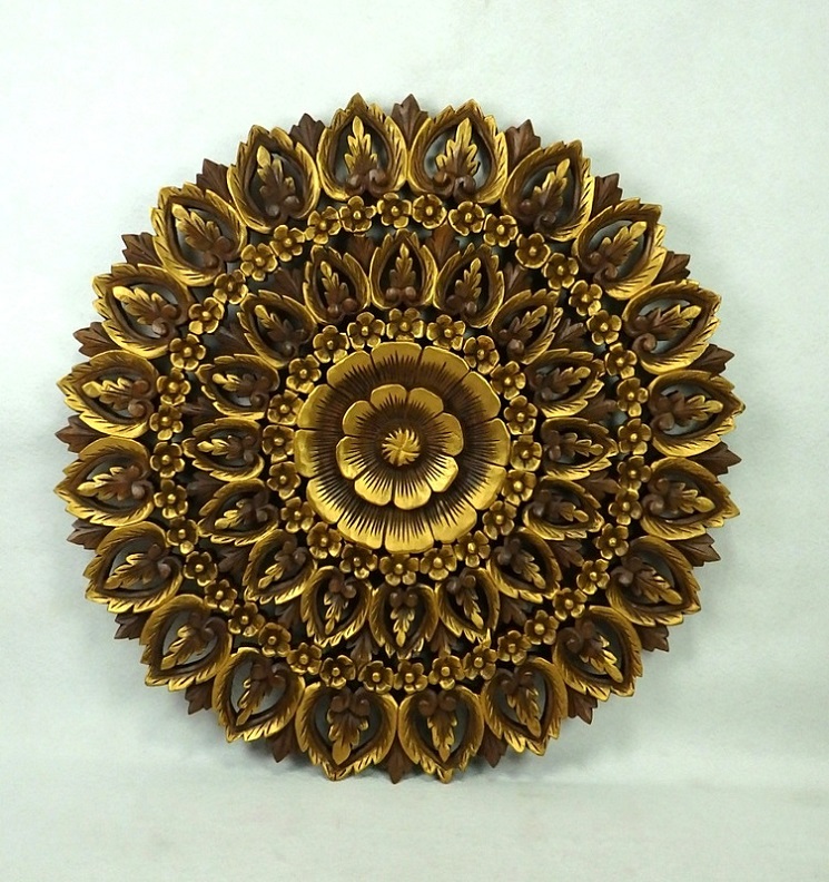 Závěsná dekorace Mandala ELANOR zlatá, teakové dřevo, 90 cm