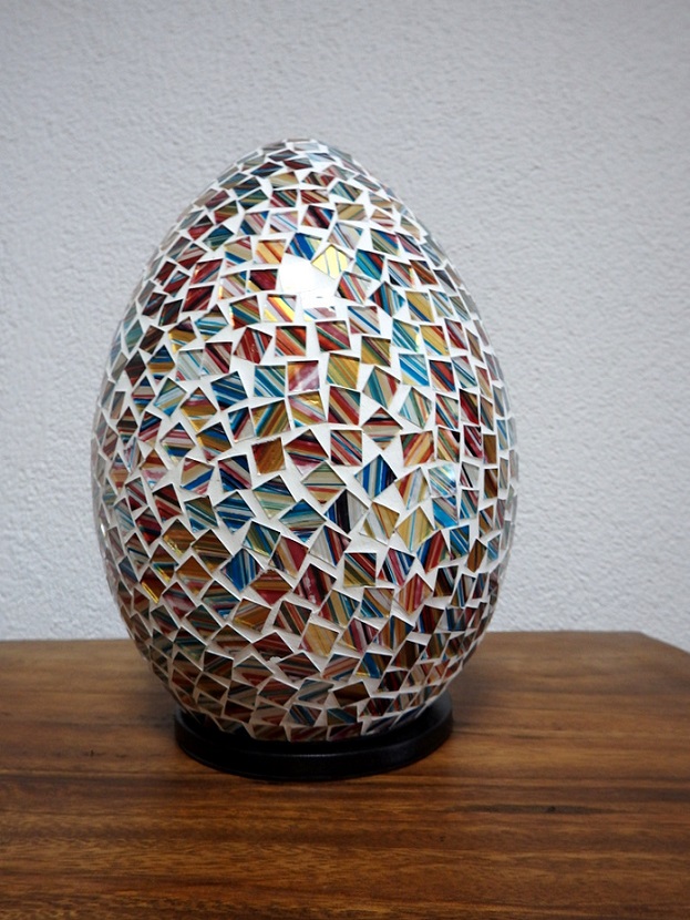 Stolní lampa barevná/zlatá EGG, 30 cm, mozaika,ruční práce