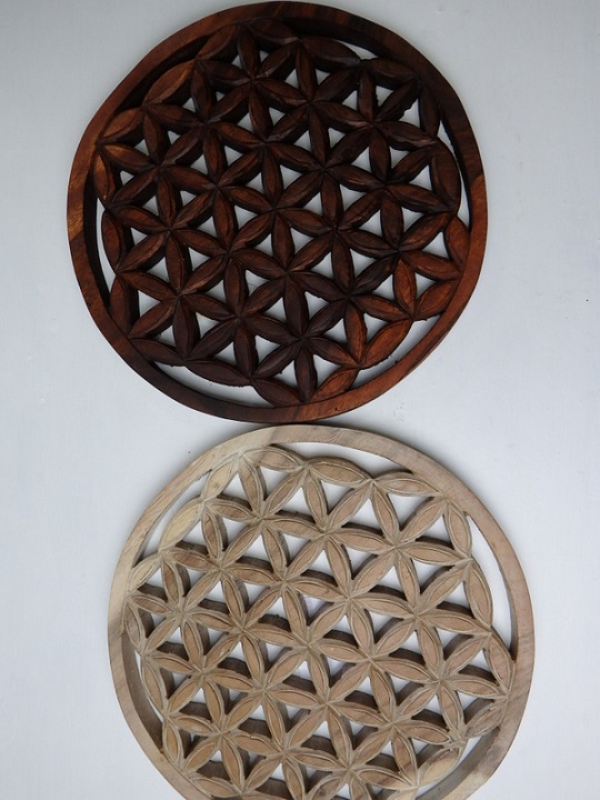Závěsná dekorace MANDALA květ života, kulatá, exotické dřevo, ruční práce, 40 cm