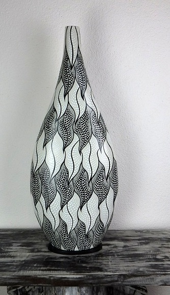 Stolná lampa SITA, černo-bílá,80 cm, ručně malovaná, Indonésie