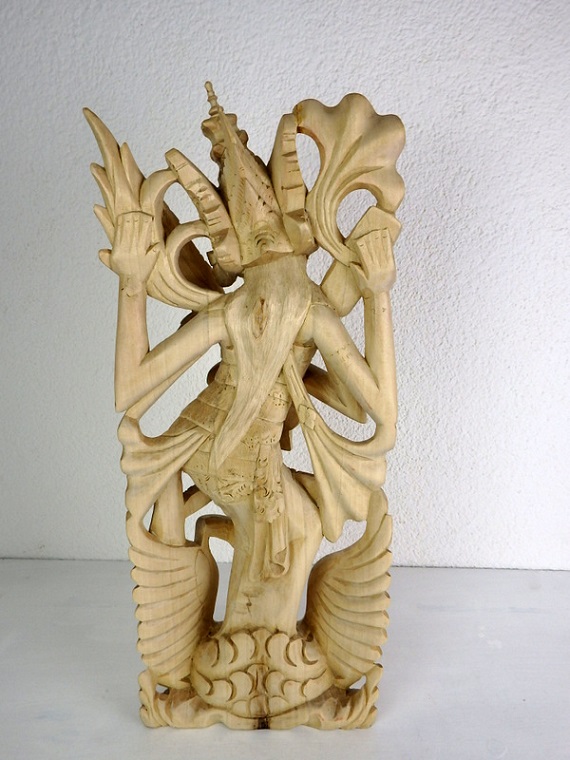 Soška SARASWATI, hnědá natural ,tropické dřevo, ruční práce,