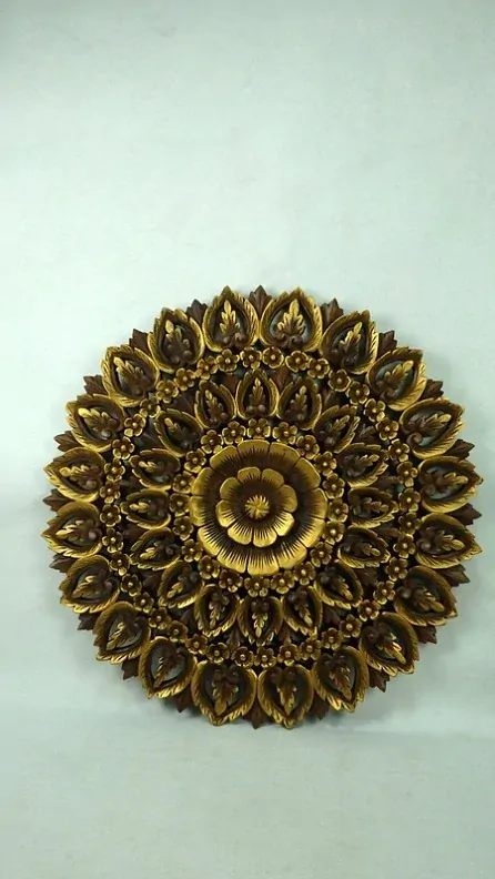 Závěsná dekorace Mandala ELANOR zlatá, teakové dřevo, 90 cm