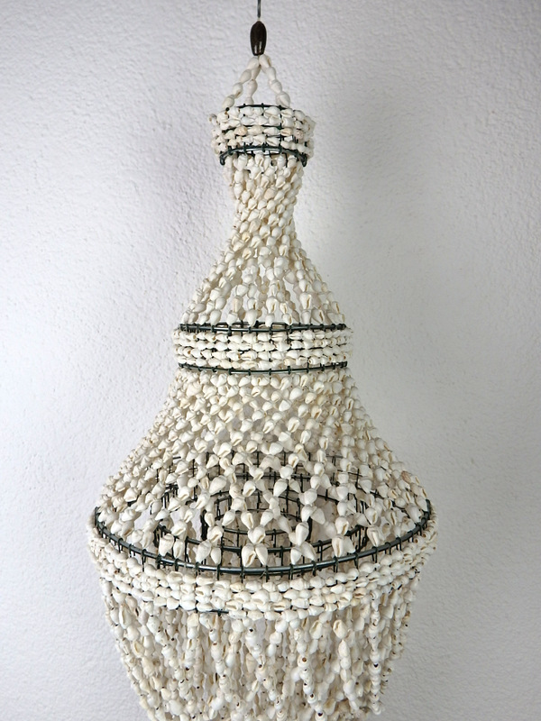 Lustr bílý z pravých mušlí 80 cm