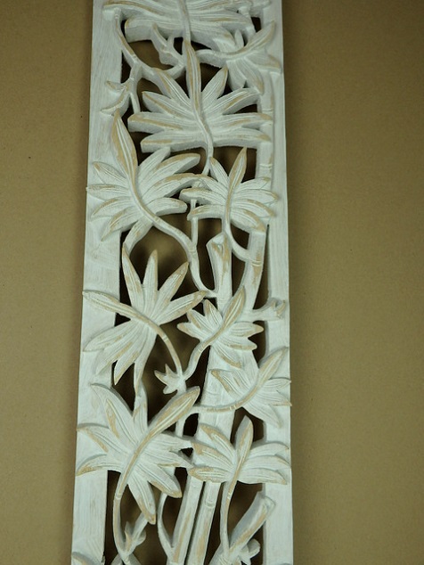 Závěsná dekorace BAMBOO bílá, 100x20 cm, exotické dřevo, ruční práce