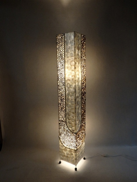 Stojací lampa GABA, bílá, pravá perleť a bambus, 150 cm, ruční práce