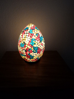 Stolní lampa EGG  barevná,30 cm, ruční práce