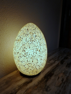 Stolní lampa bílá EGG, 33 cm,mozaiková, ruční práce