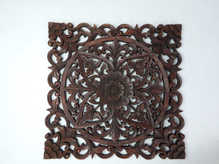 Závěsná dekorace MANDALA čtverec, hnědá tmavá, exotické dřevo, ruční práce, 50x50 cm