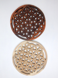 Závěsná  dekorace MANDALA květ života, kulatá, exotické dřevo, ruční práce, 40 cm
