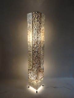 Stojací lampa GABA, bílá, pravá perleť a bambus, 150 cm, ruční práce